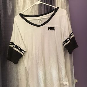 VS PINK TEE